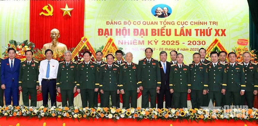 Xây dựng Đảng bộ Quân đội vững mạnh về chính trị, tư tưởng, đạo đức, tổ chức và cán bộ đáp ứng yêu cầu nhiệm vụ trong bối cảnh mới